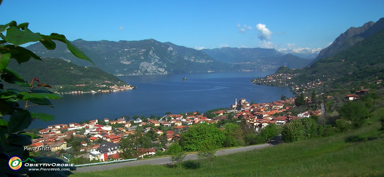 01 Sale Marasino sul versante bresciano del Lago d'Iseo....JPG